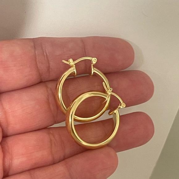 18k Gold Plated Diamond Cut Hoop Earrings - Picture 7 of 8